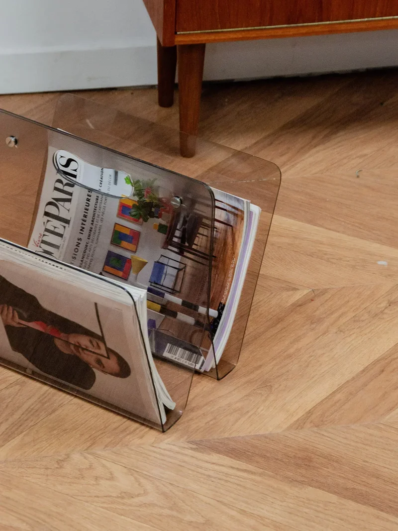 Marius, le porte-revues en plexiglass N°157