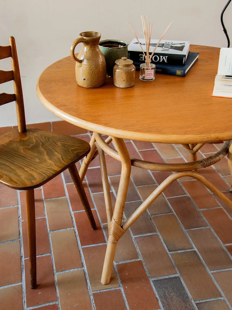 Romy, la table à manger en rotin N°616