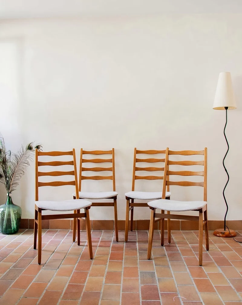 Alma, le lot de 4 chaises en bois N°455