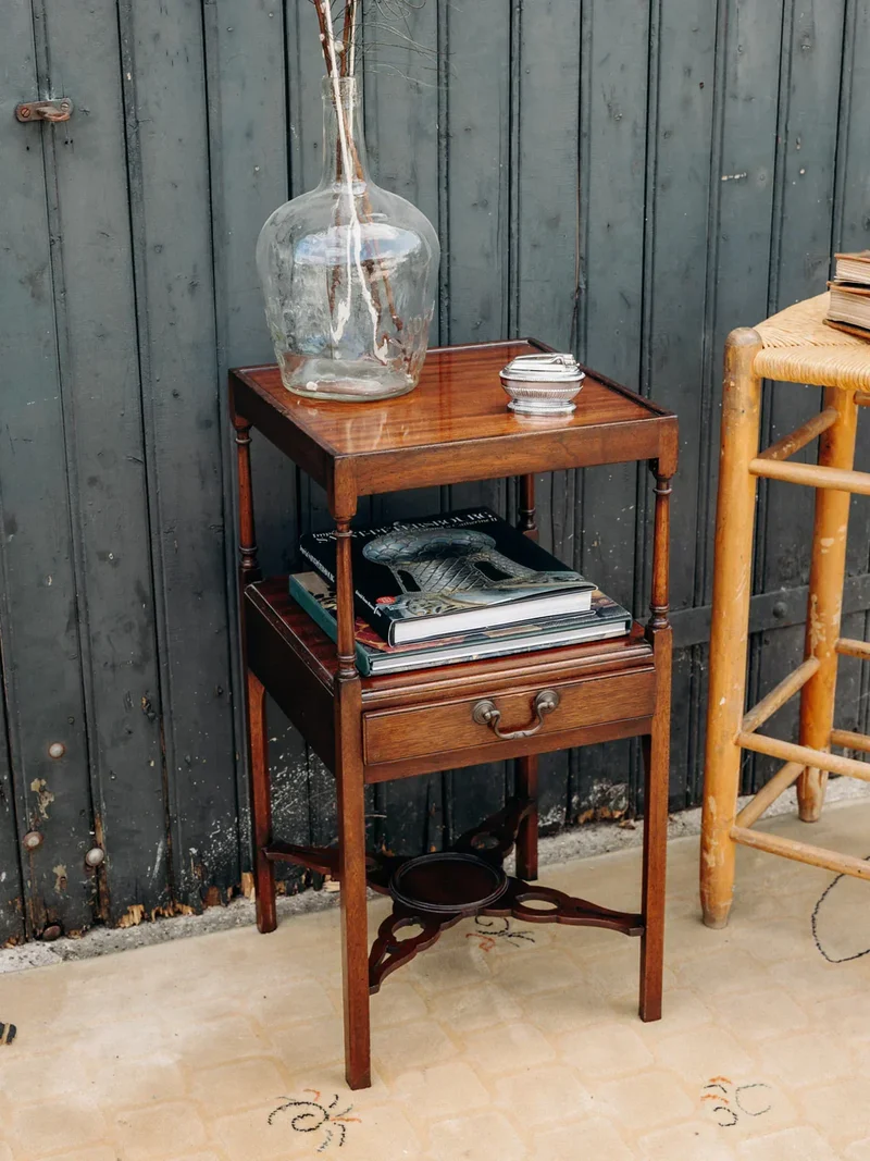 Francine, la table d'appoint en bois N°338