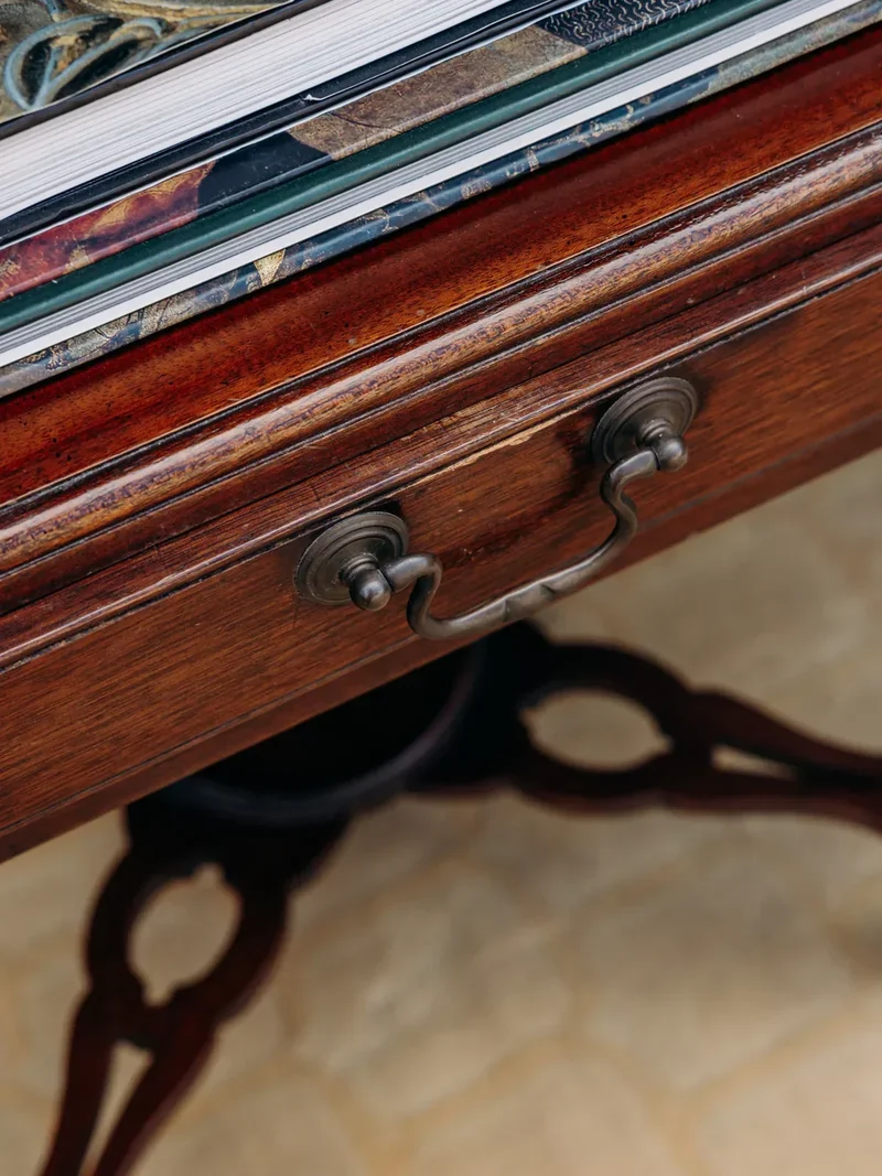 Francine, la table d'appoint en bois N°338