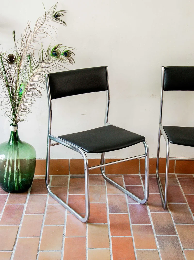 Alma, le duo de chaises en métal N°547