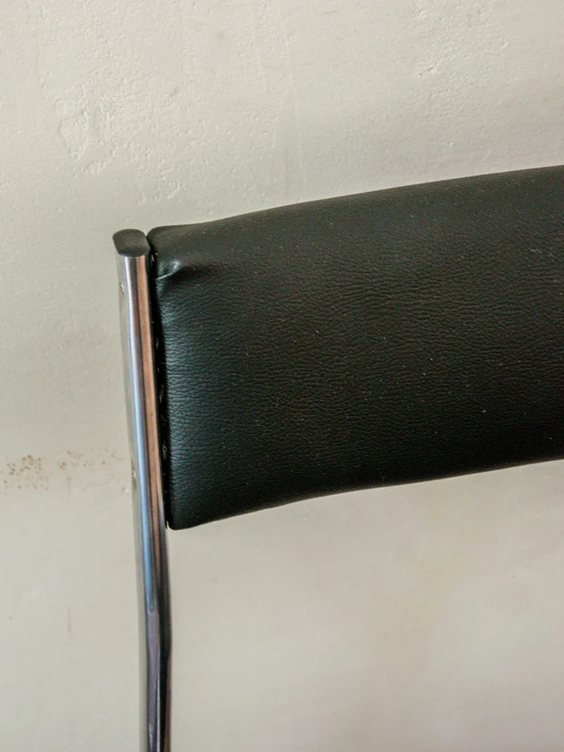 Alma, le duo de chaises en métal N°547