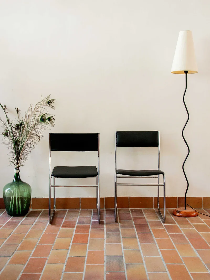 Alma, le duo de chaises en métal N°547