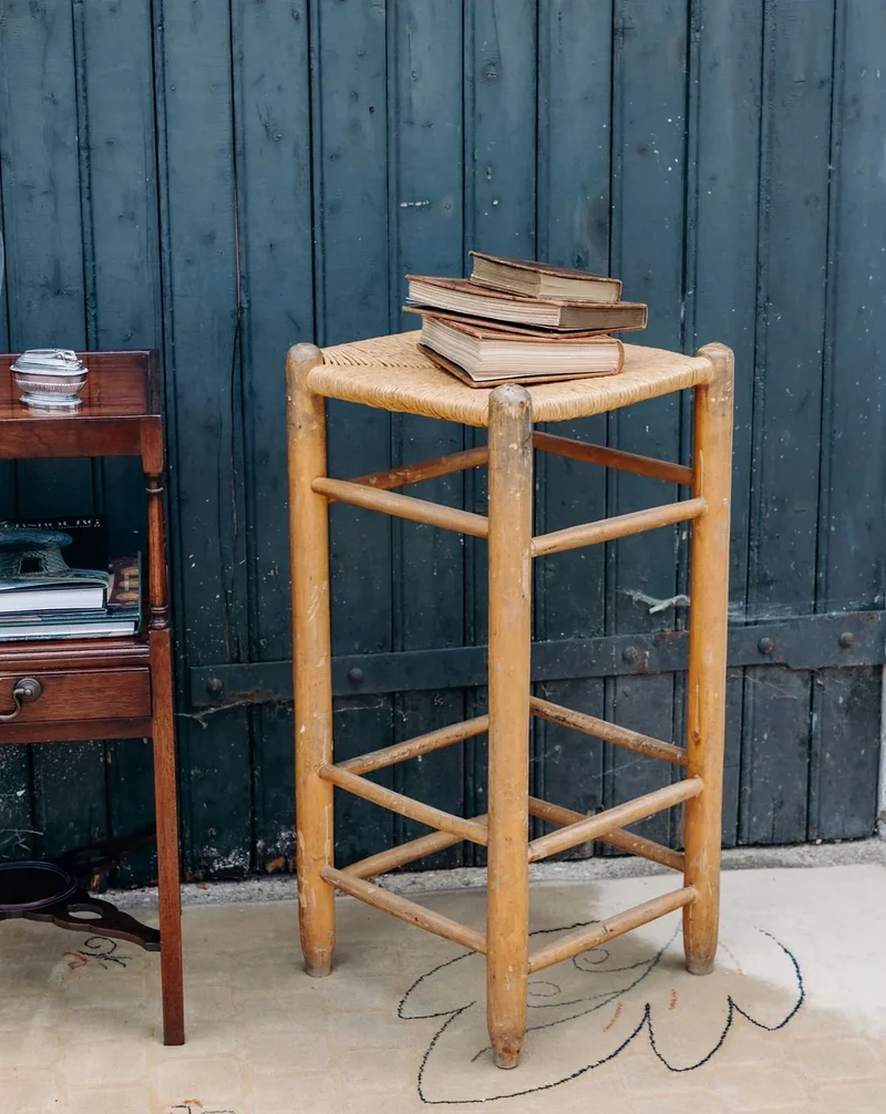 Gaston, le tabouret de bar en bois et paille N°90