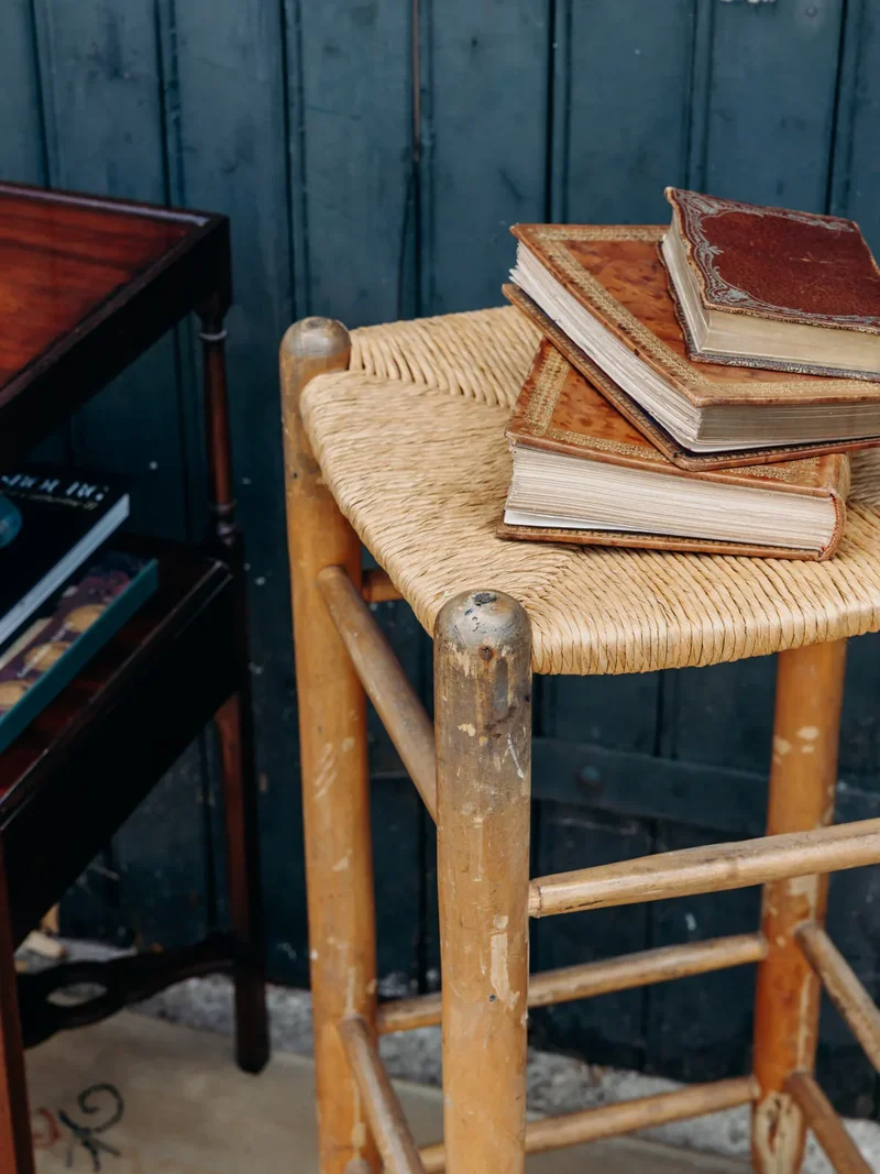 Gaston, le tabouret de bar en bois et paille N°90