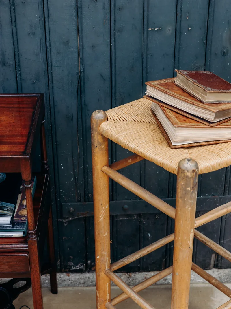 Gaston, le tabouret de bar en bois et paille N°90