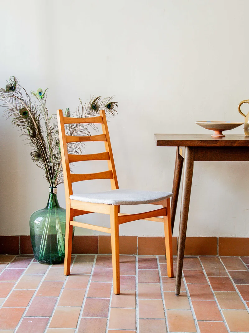 Claude, la paire de chaises en bois N°866