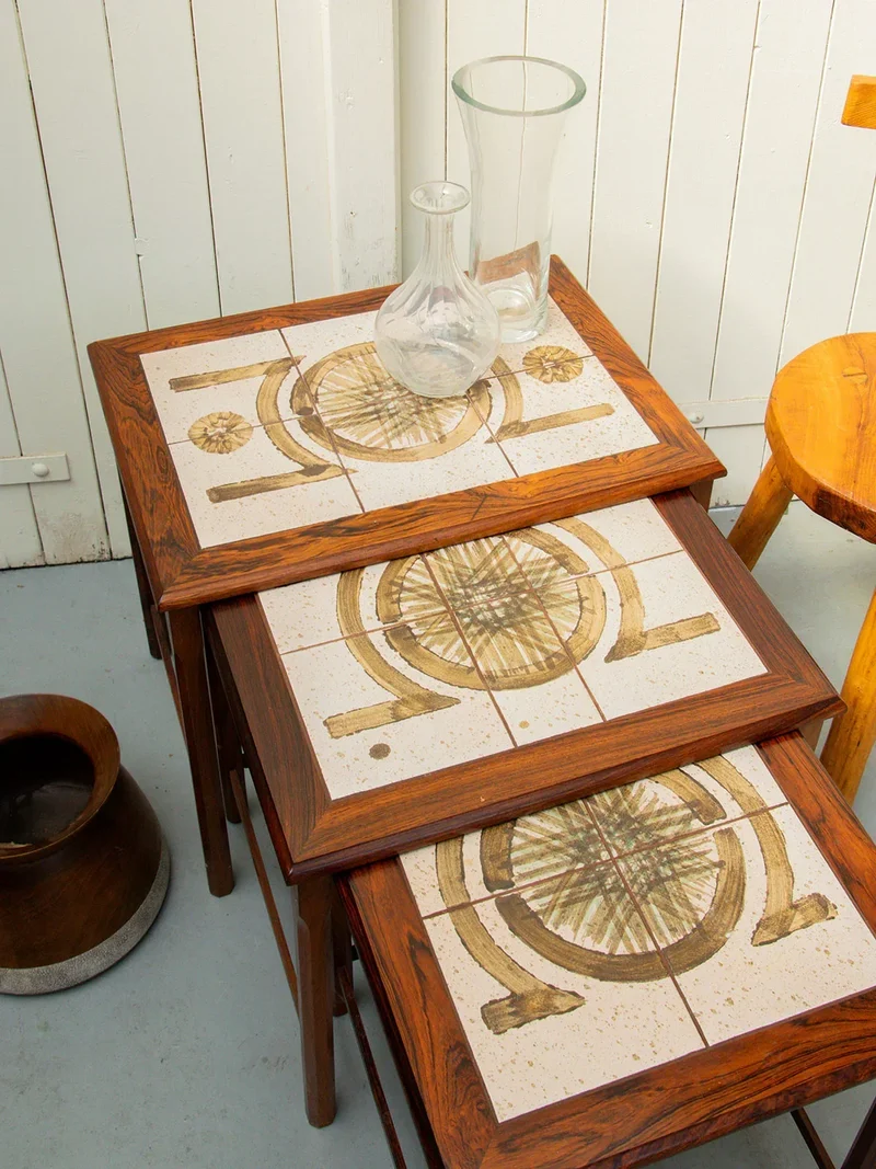 Barbara, les tables gigognes en faïence N°49