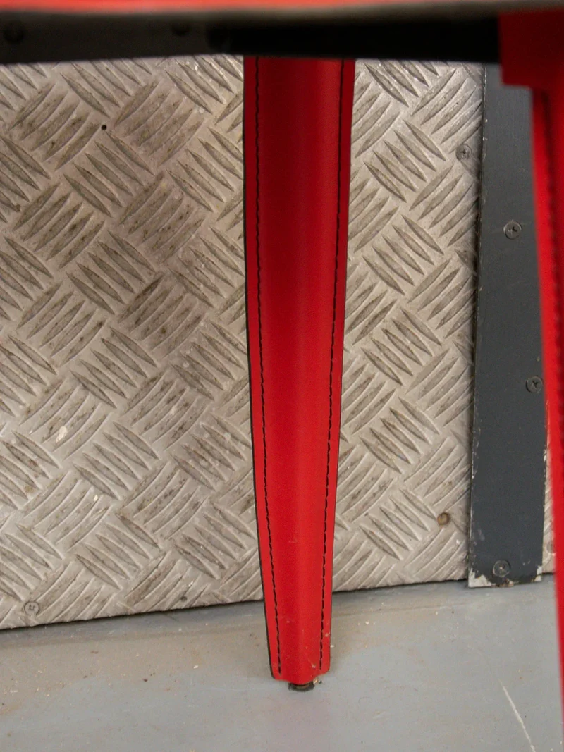 Alma, la paire de chaises en cuir N°310