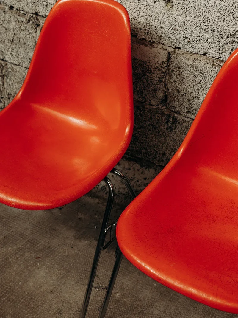Alma, la chaise en métal N°522
