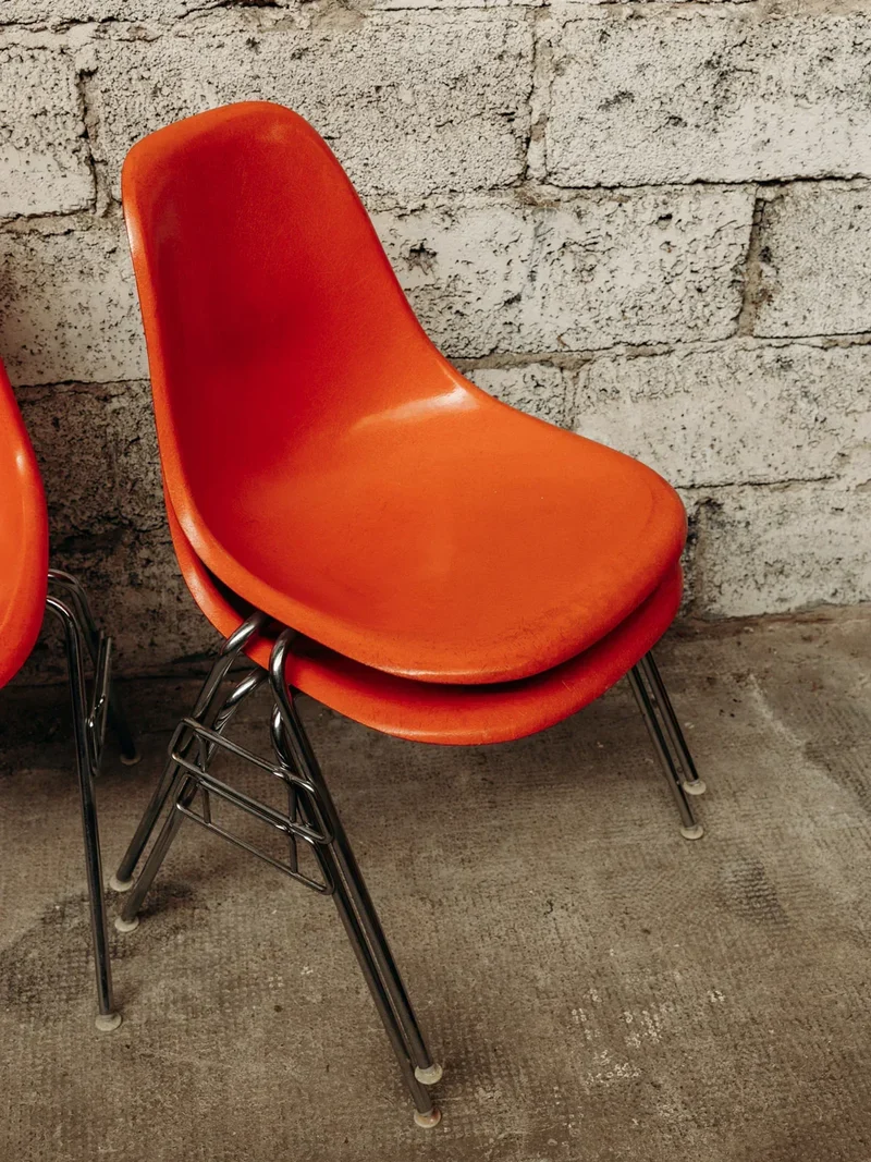 Alma, la chaise en métal N°522