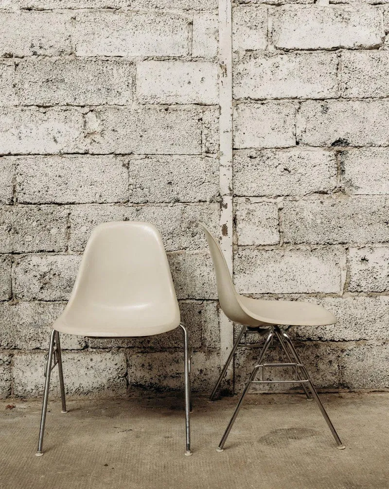 Alma, la chaise Eames en métal N°587