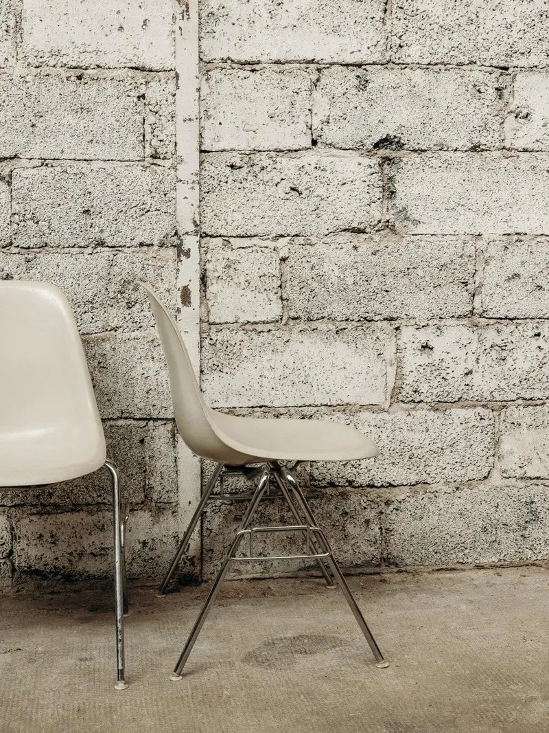 Alma, la chaise Eames en métal N°587