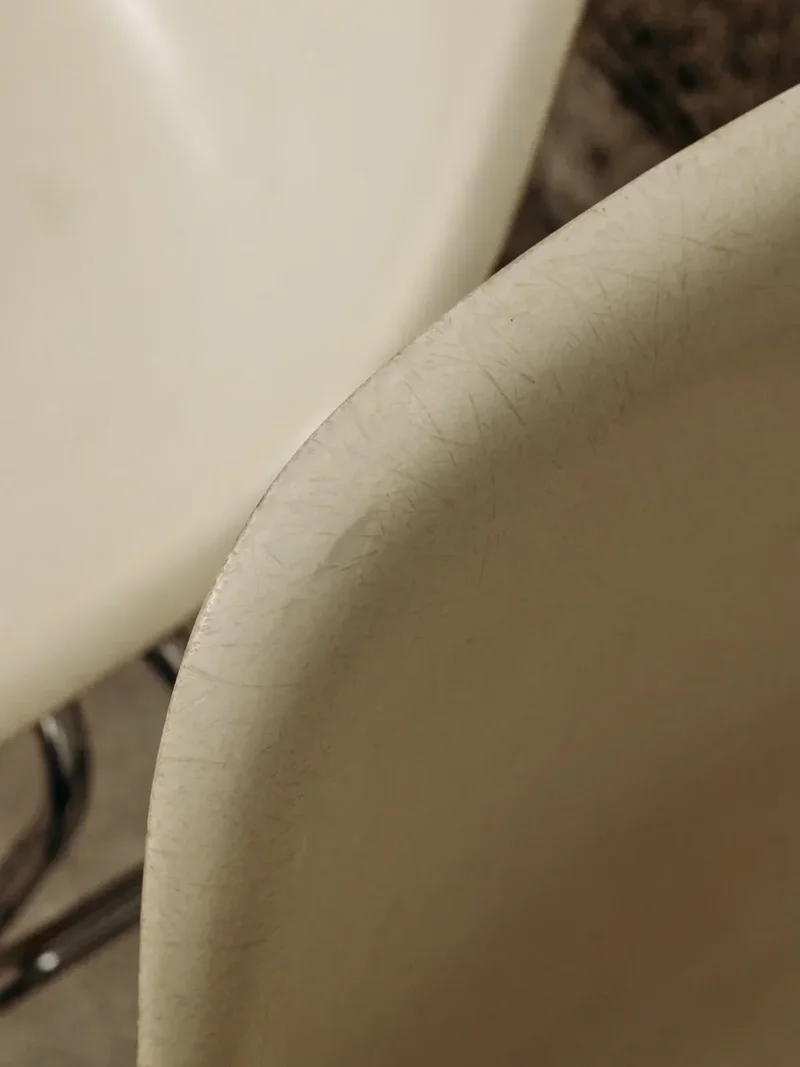 Alma, la chaise Eames en métal N°587