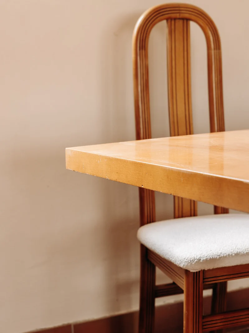 Karla, la table à manger en bois N°107
