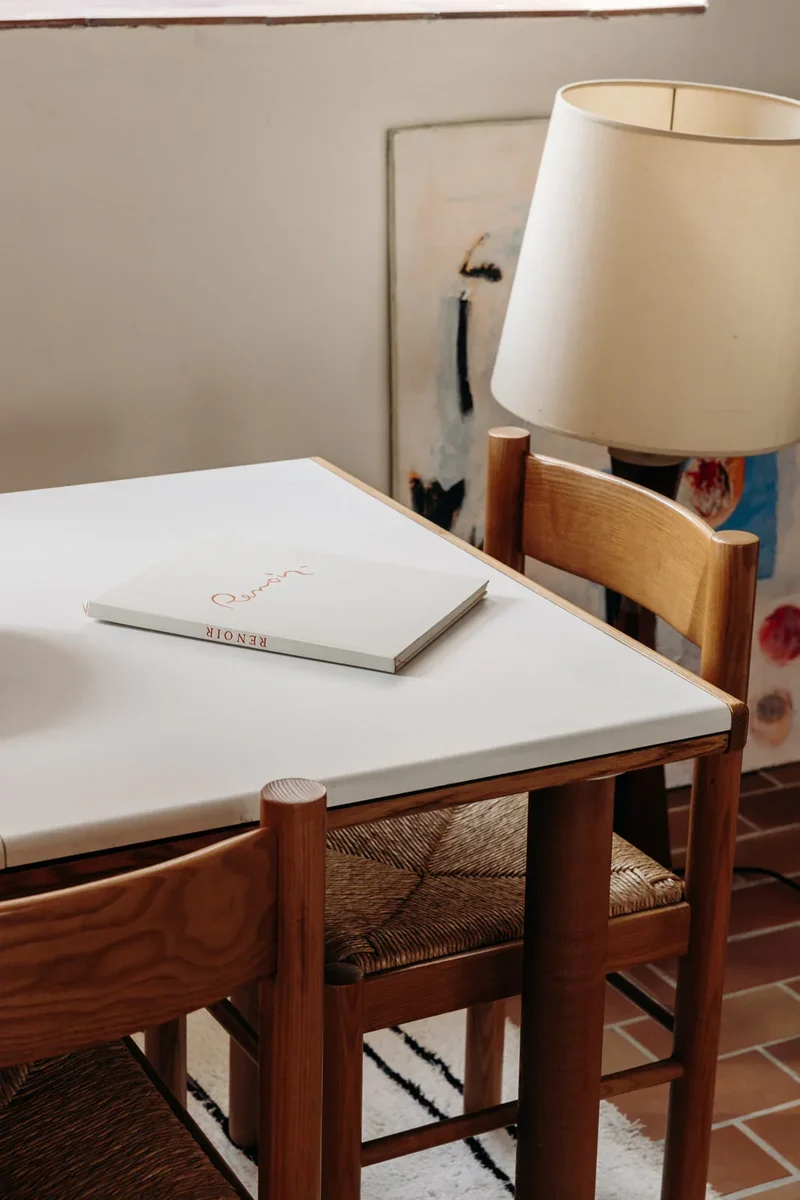 Auguste, l'ensemble de table et chaises N°12