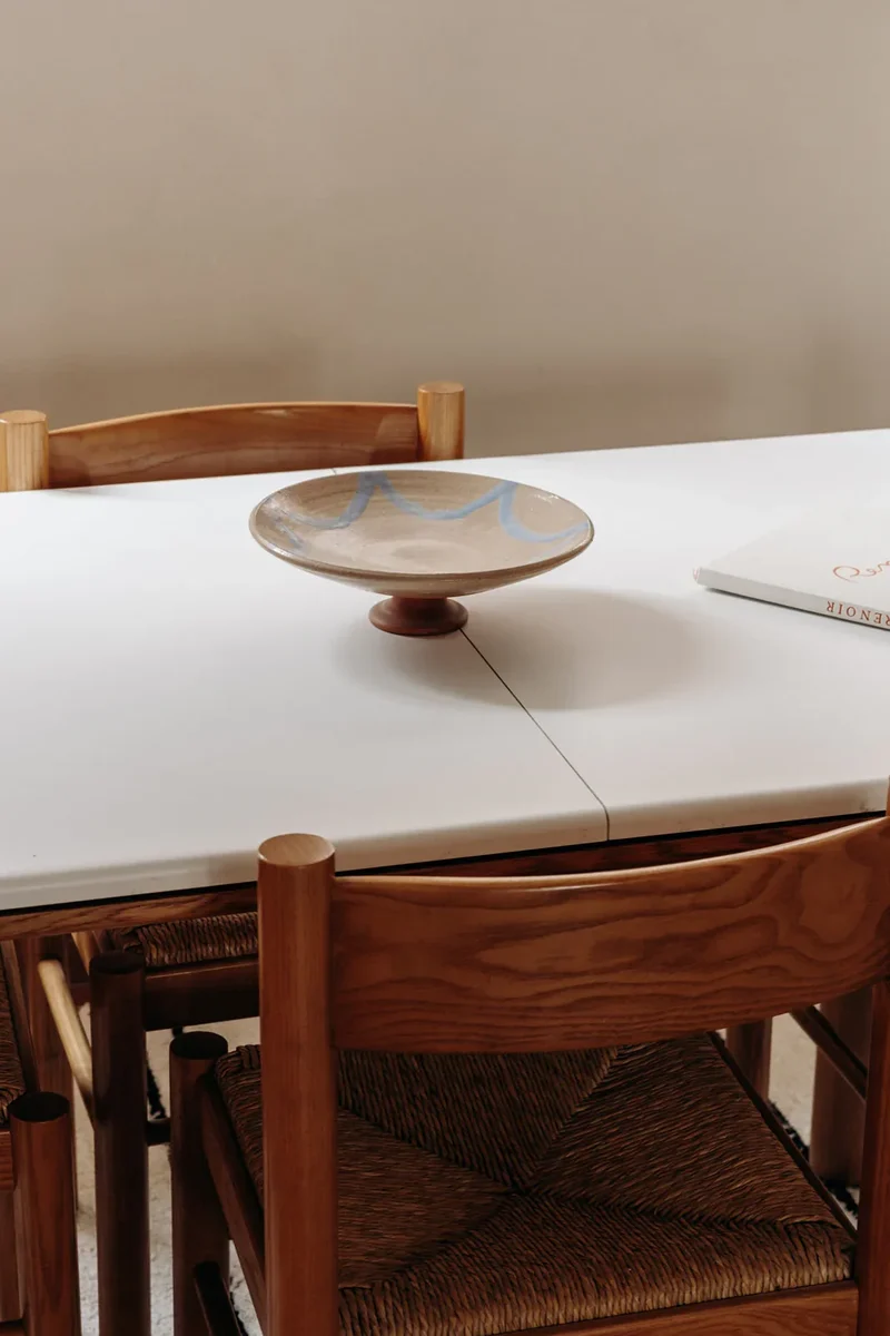 Auguste, l'ensemble de table et chaises N°12
