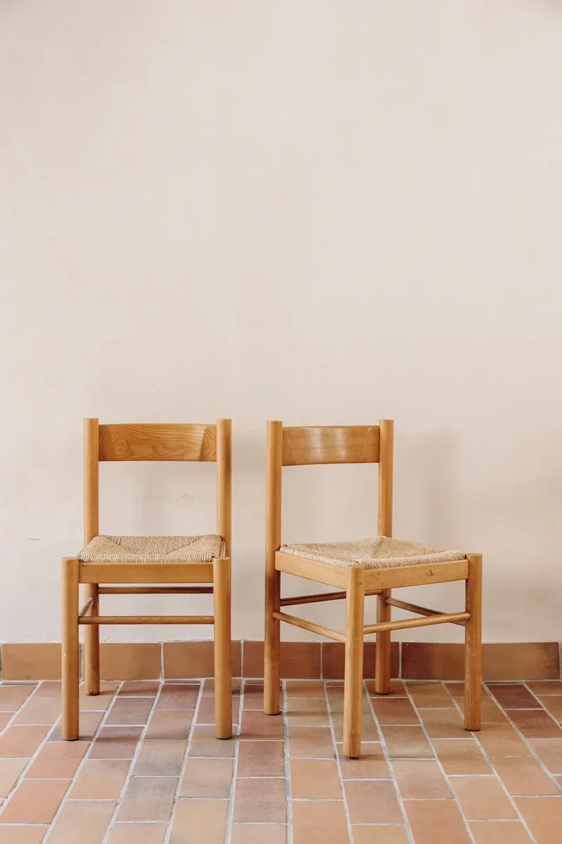Auguste, l'ensemble de table et chaises N°12