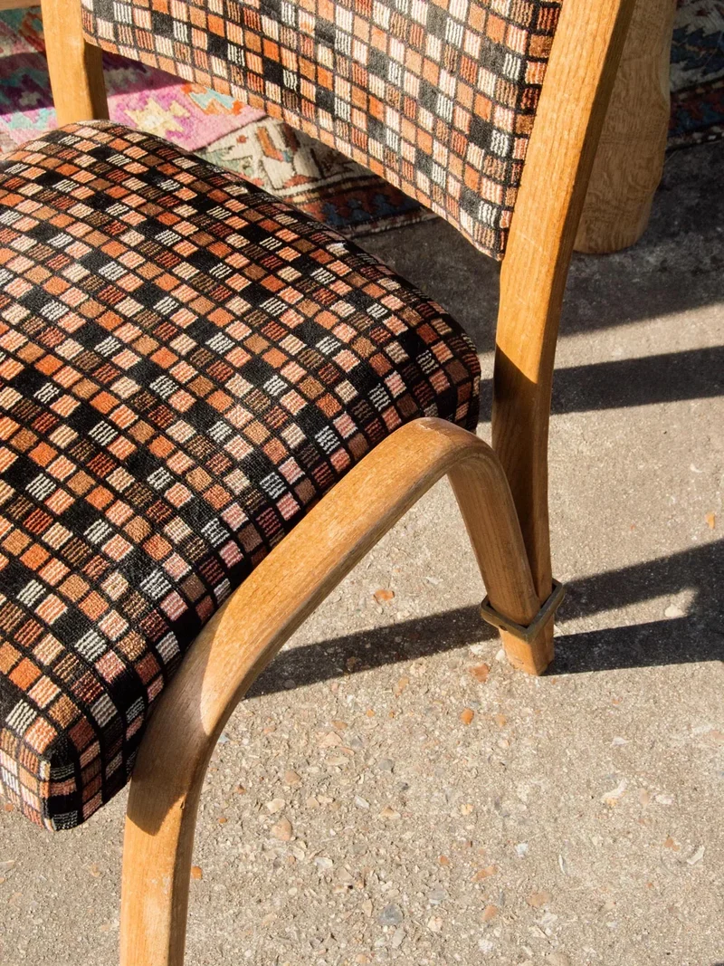 Alma, la chaise à carreaux N°323