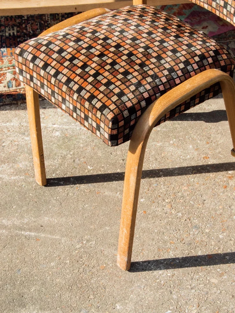 Alma, la chaise à carreaux N°323