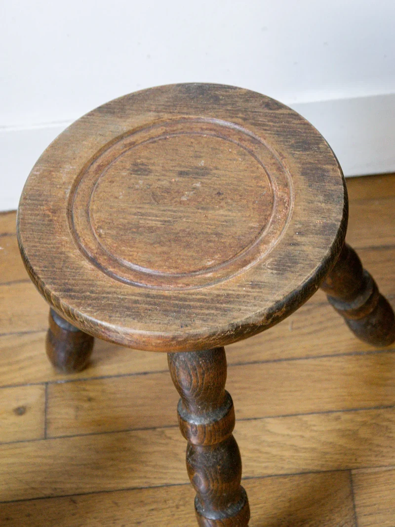 Regis, le tabouret tripode en bois N°384