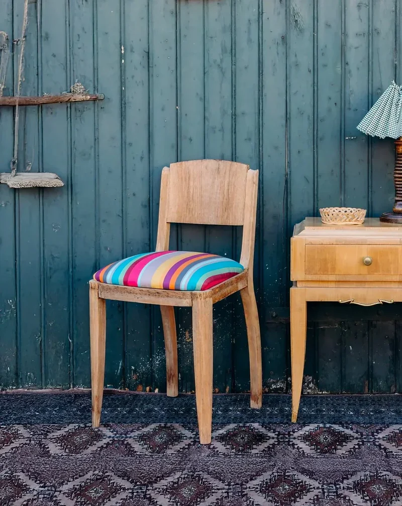 Claude, la chaise multicolore en bois N°406