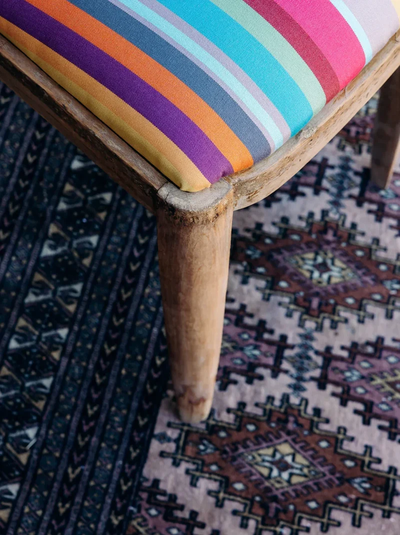 Claude, la chaise multicolore en bois N°406