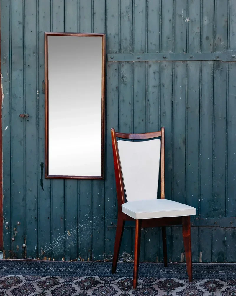 Alma, la chaise en simili cuir N°249