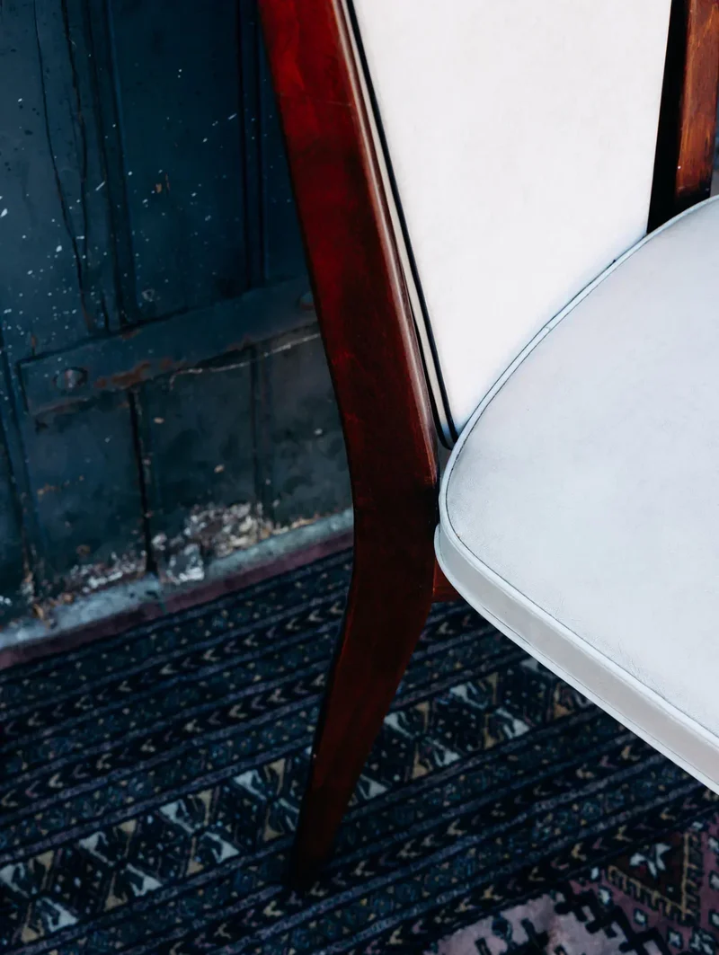 Alma, la chaise en simili cuir N°249