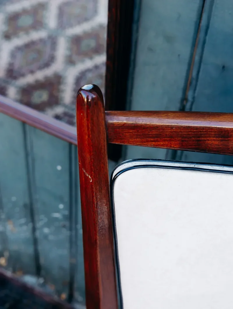 Alma, la chaise en simili cuir N°249