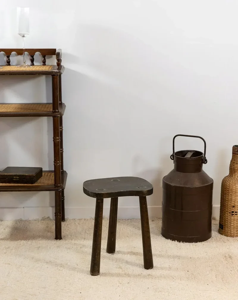 Regis, le tabouret tripode en bois N°394
