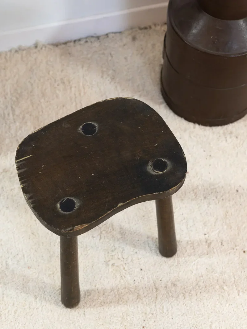 Regis, le tabouret tripode en bois N°394