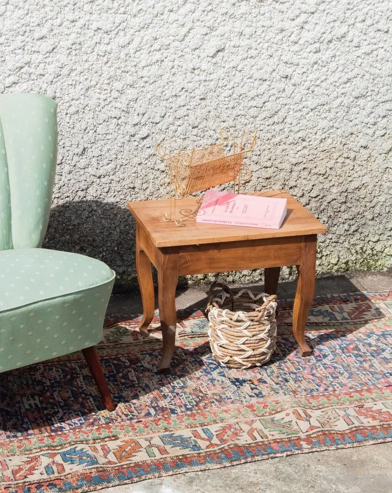 Francine, la table d'appoint en noyer N°339