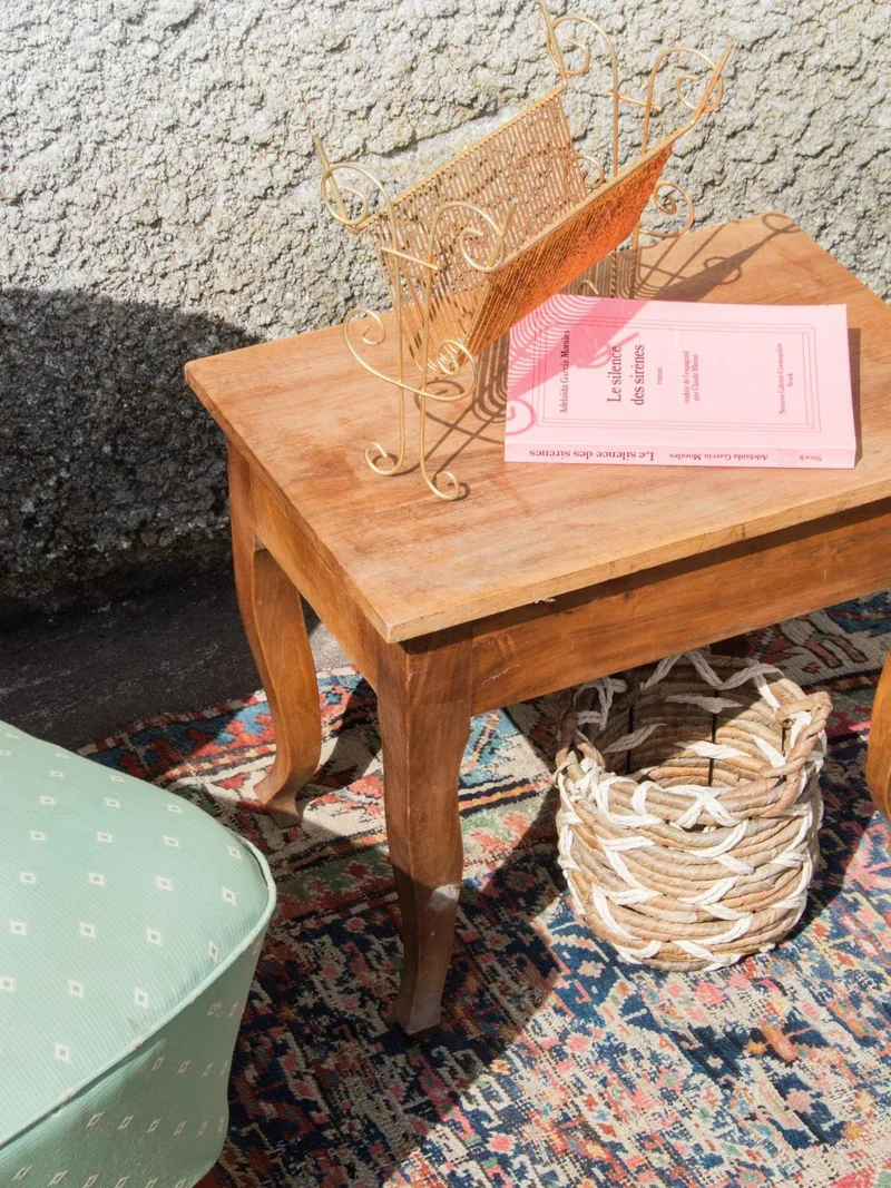 Francine, la table d'appoint en noyer N°339