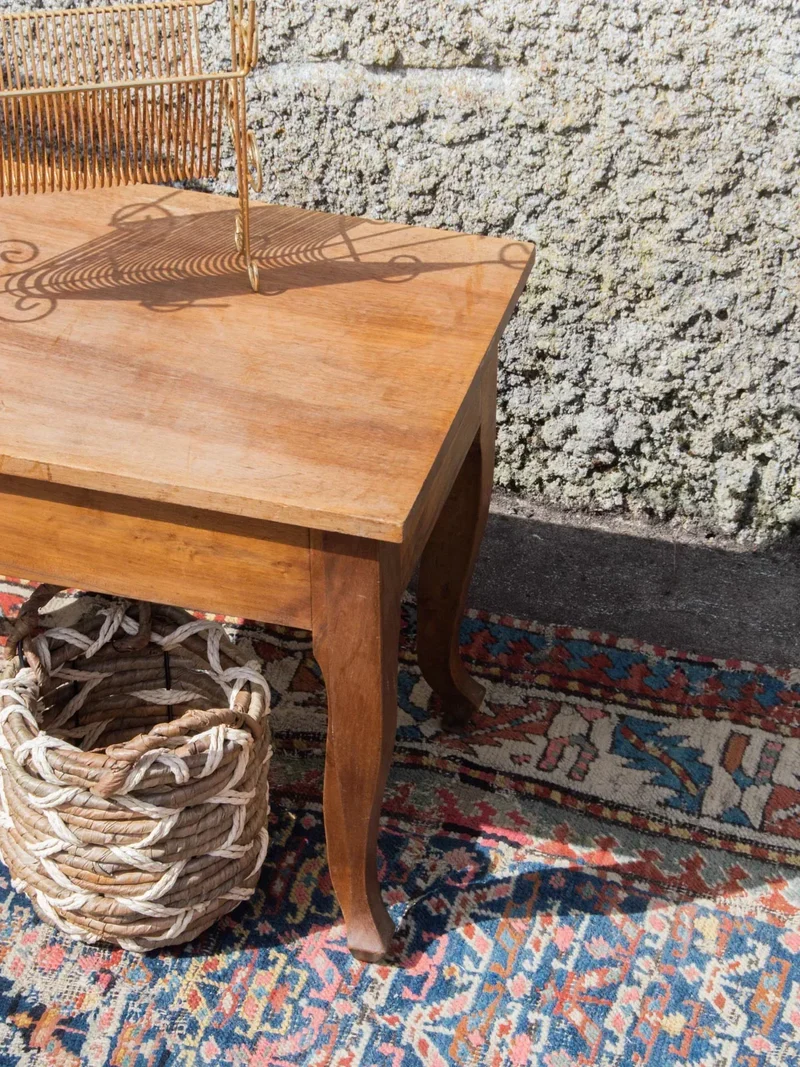 Francine, la table d'appoint en noyer N°339