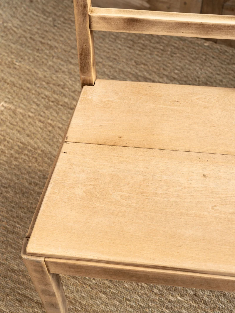 Claude, la paire de chaises en bois N°470