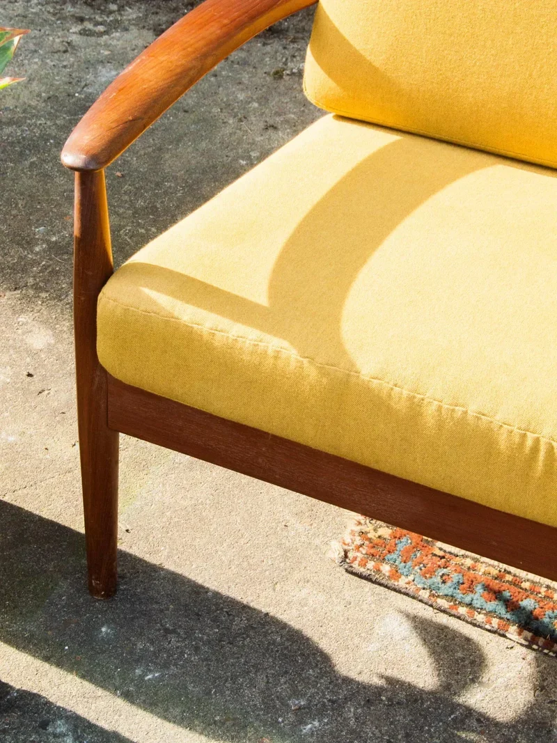 Clara, la banquette jaune N°23
