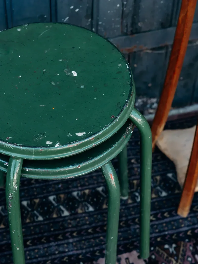 Regis, le tabouret vert N°391