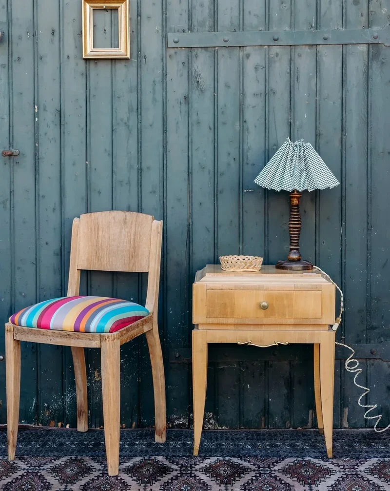 Odile, la petite table de chevet en bois clair N°121