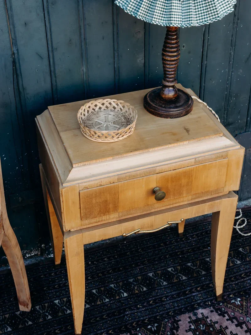 Odile, la petite table de chevet en bois clair N°121