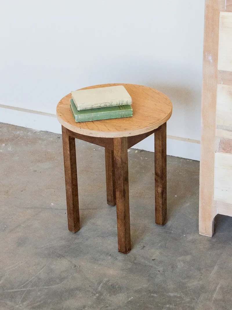 Regis, le tabouret en chêne N°431