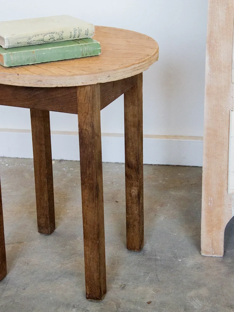 Regis, le tabouret en chêne N°431