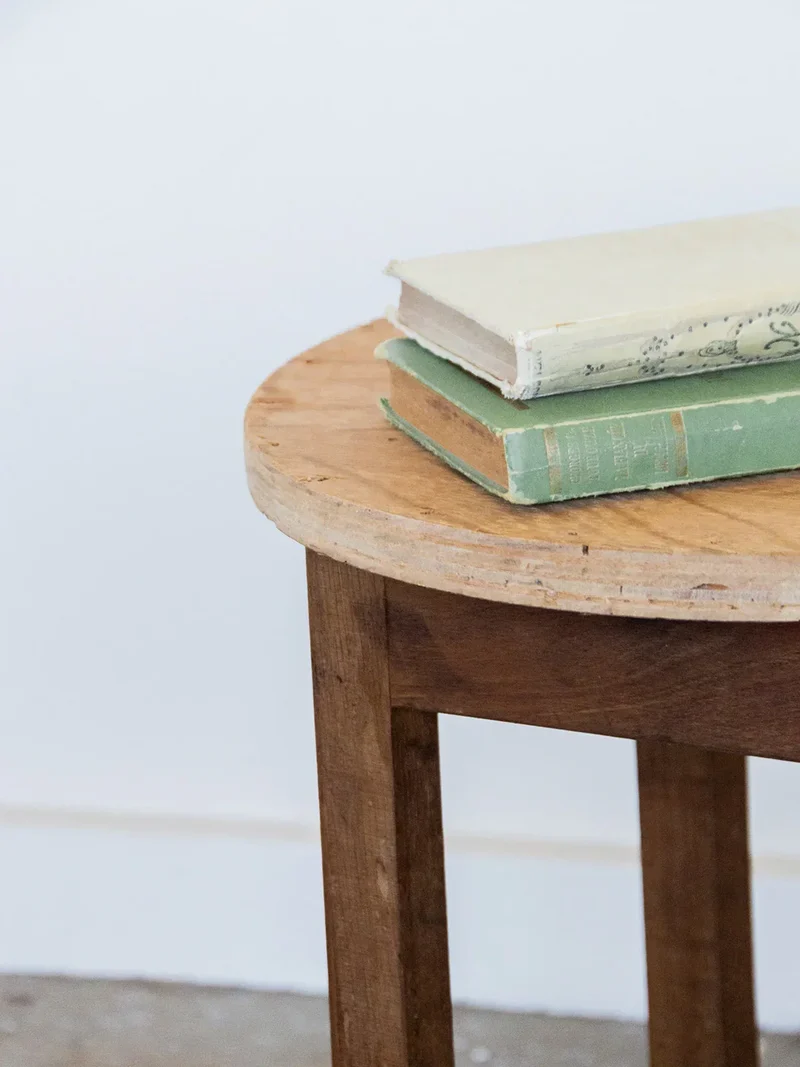 Regis, le tabouret en chêne N°431