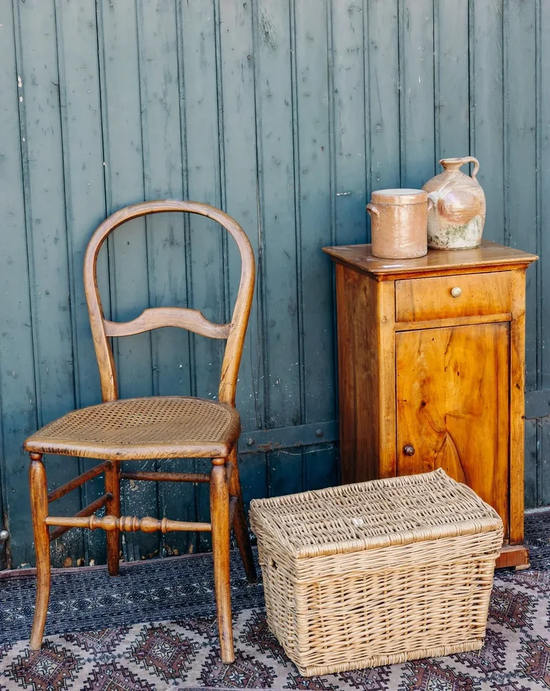 Claude, la chaise cannée en bois N°403