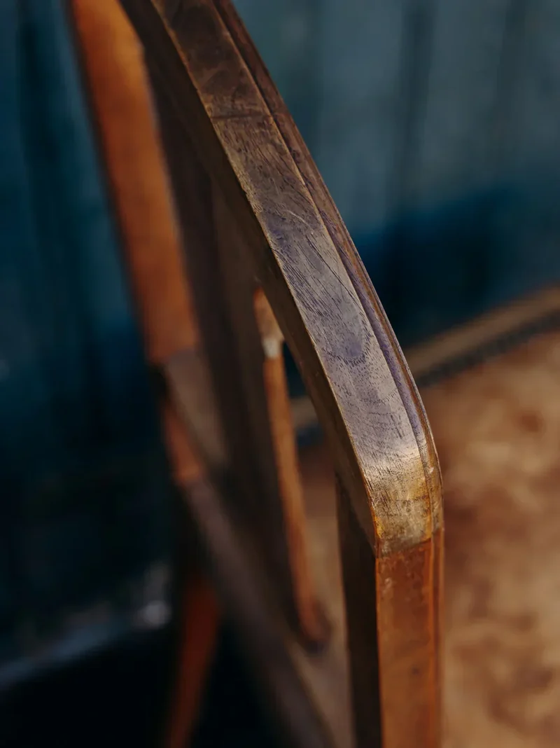 Claude, la chaise en bois et cuir N°407