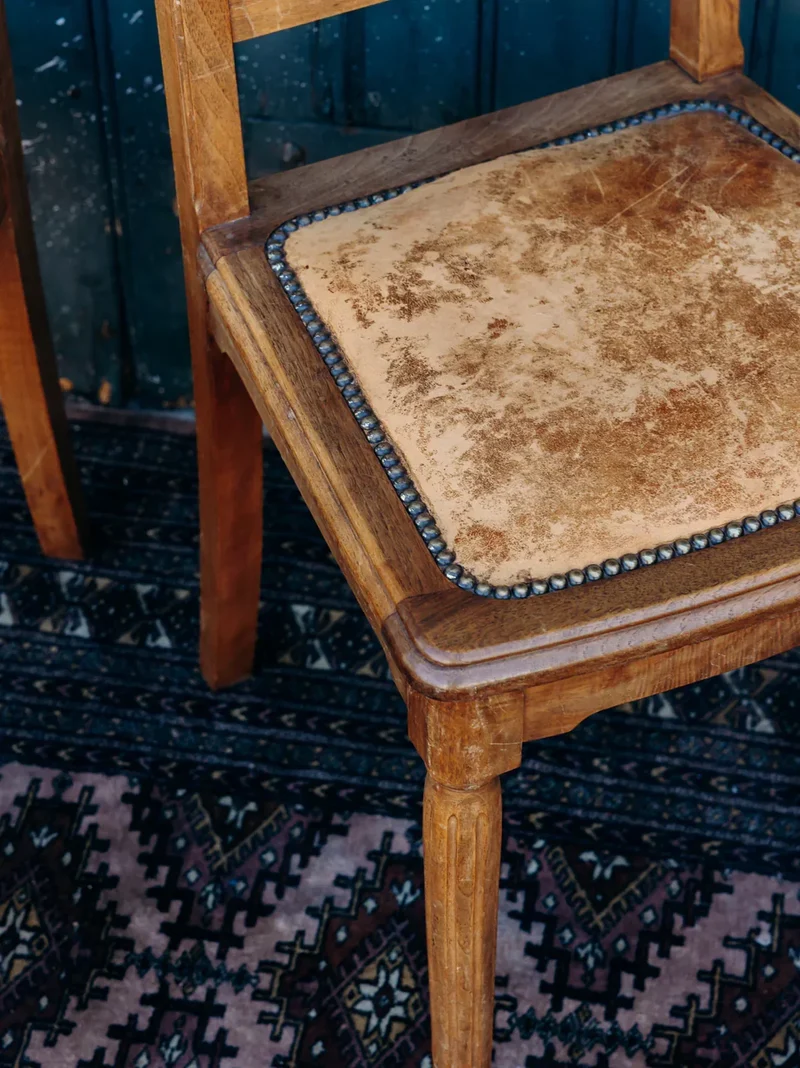 Claude, la chaise en bois et cuir N°407
