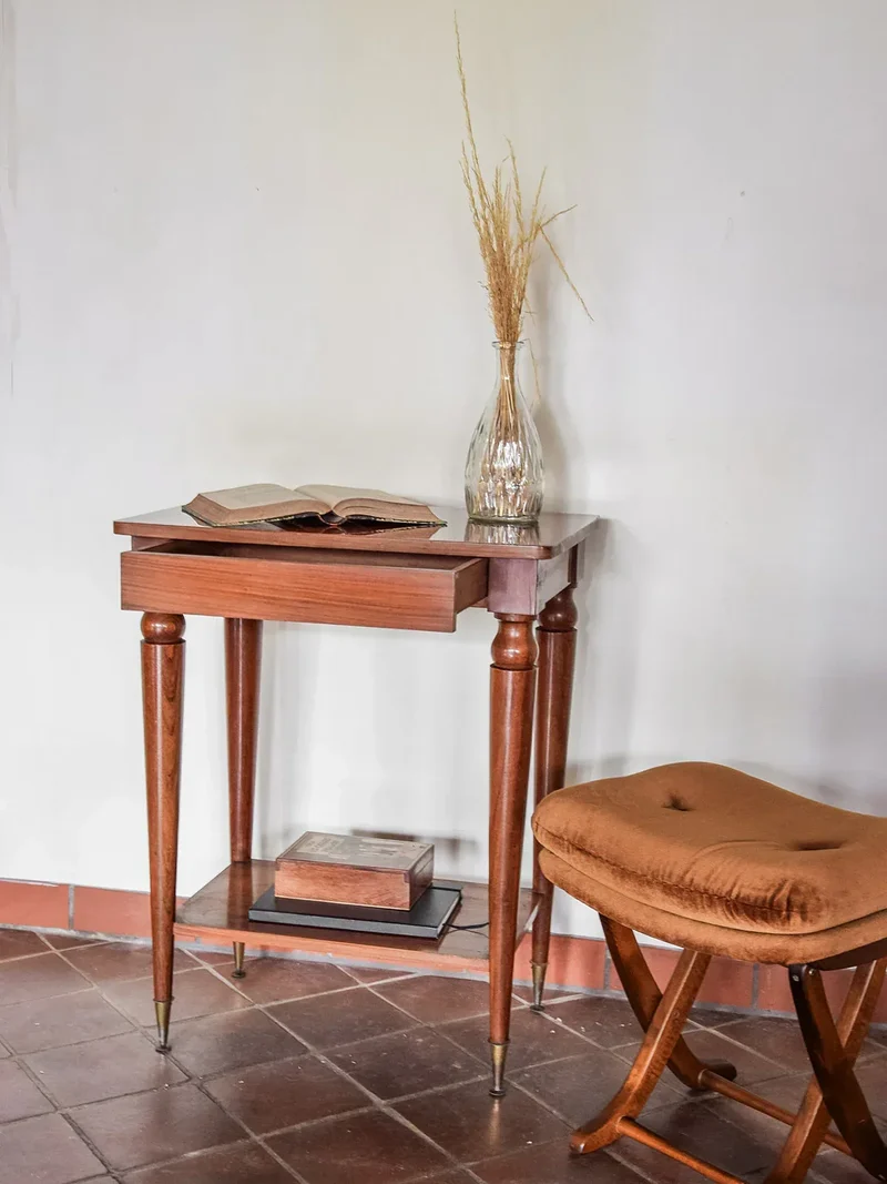 Francine, la table d'appoint en bois N°191