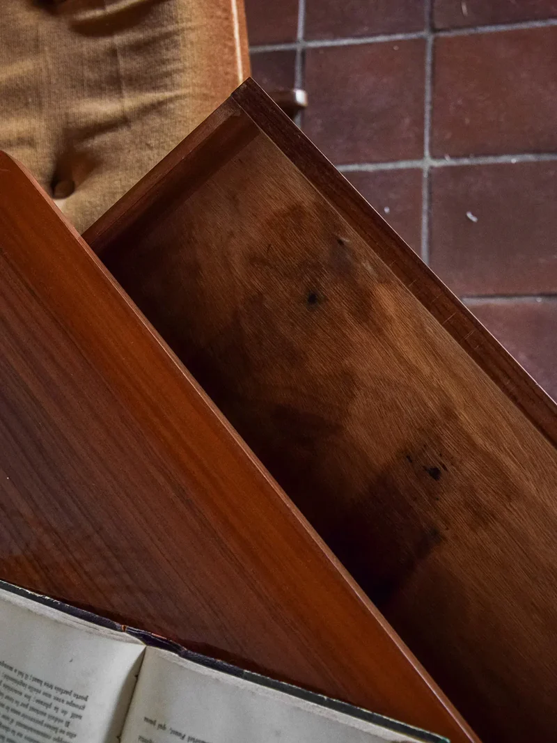 Francine, la table d'appoint en bois N°191