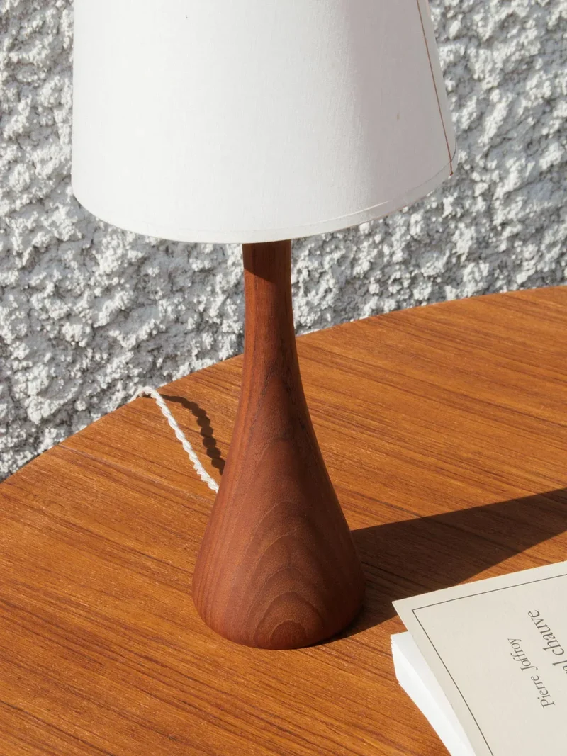 Julia, la lampe à poser en teck N°201